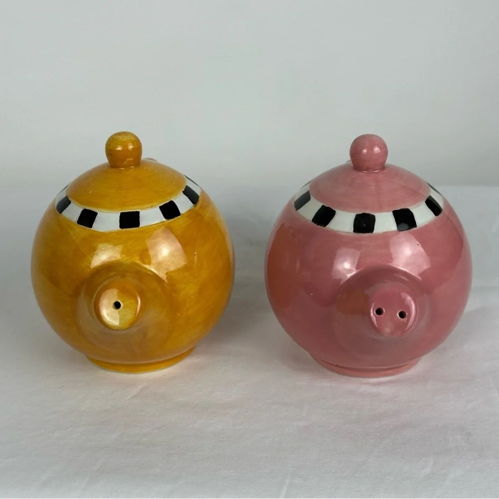 Tea pot salt and pepper shakers vintage